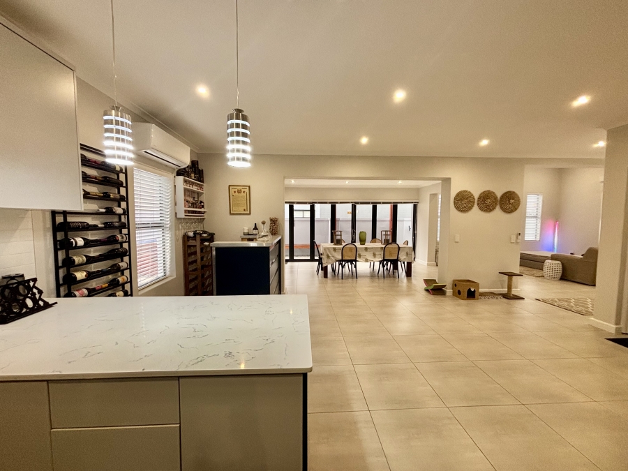 3 Bedroom Property for Sale in Sandown Western Cape